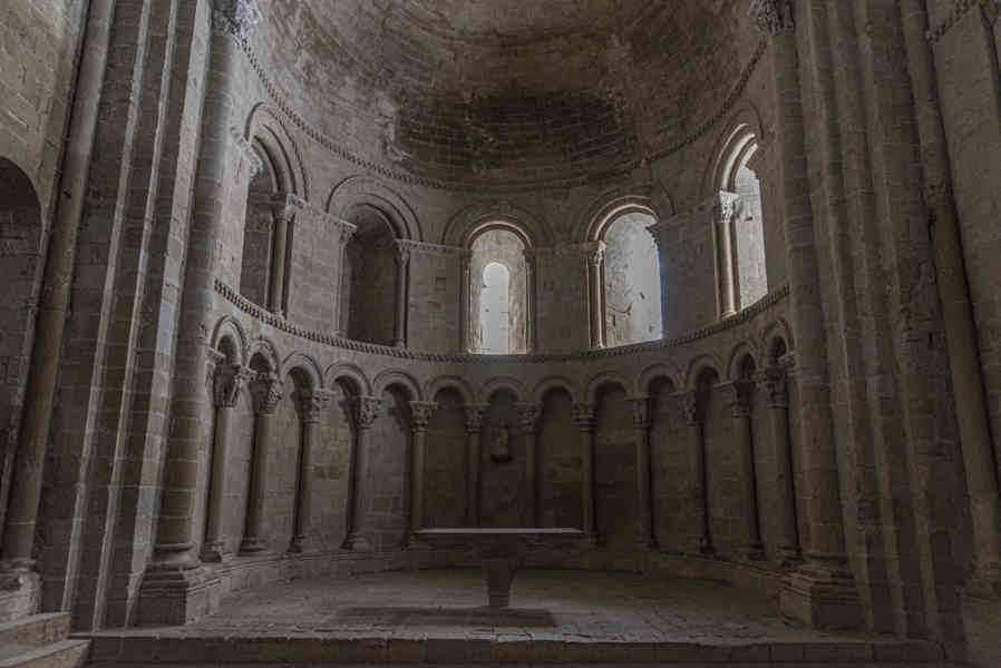 Huesca - Loarre - castillo de Loarre 27 - templo de San Pedro.jpg